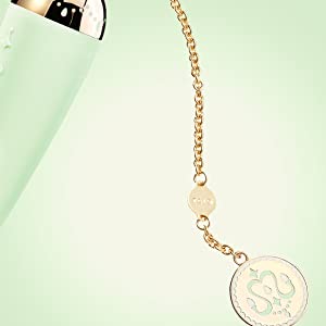 A detachable gold-plated pendant